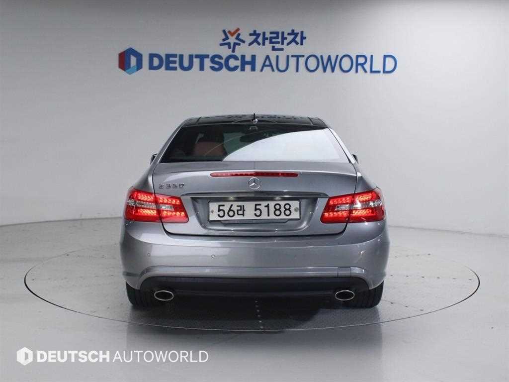 Mercedes Benz E class - Vista 4