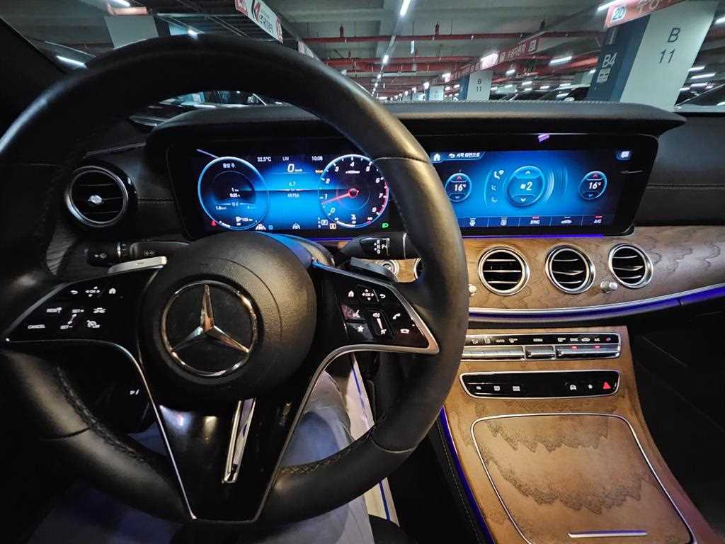 Mercedes Benz E class - Vista 11