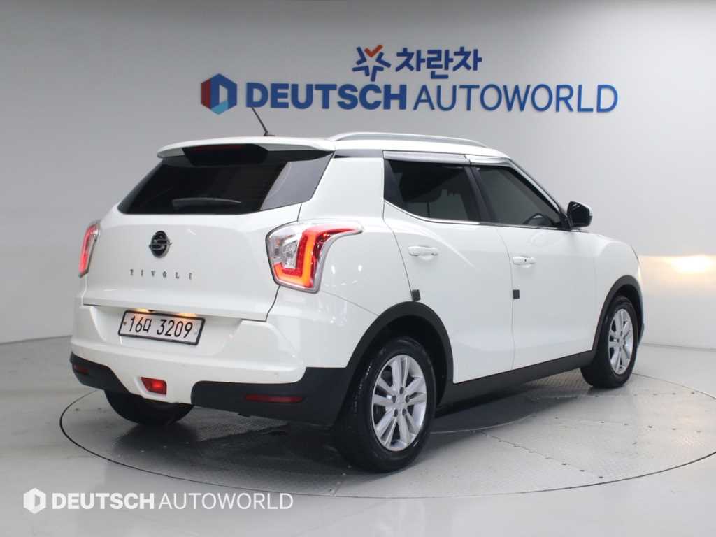 Ssangyong Tivoli - Vista 2