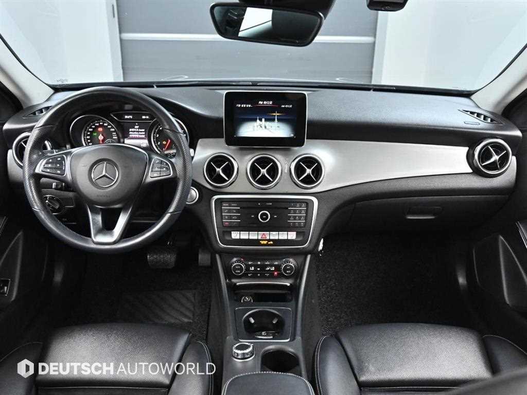 Mercedes Benz GLA Class - Vista 7