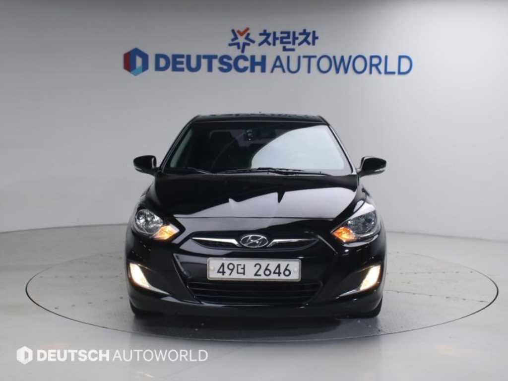 HYUNDAI Accent - Vista 3