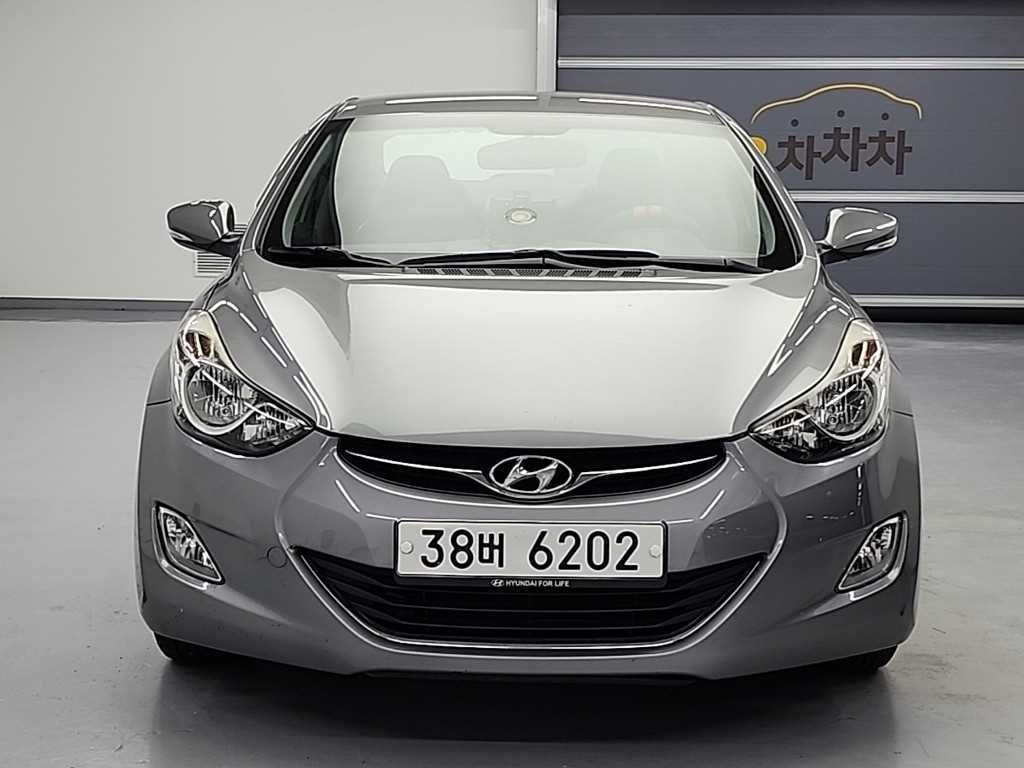 HYUNDAI Avante - Vista 2
