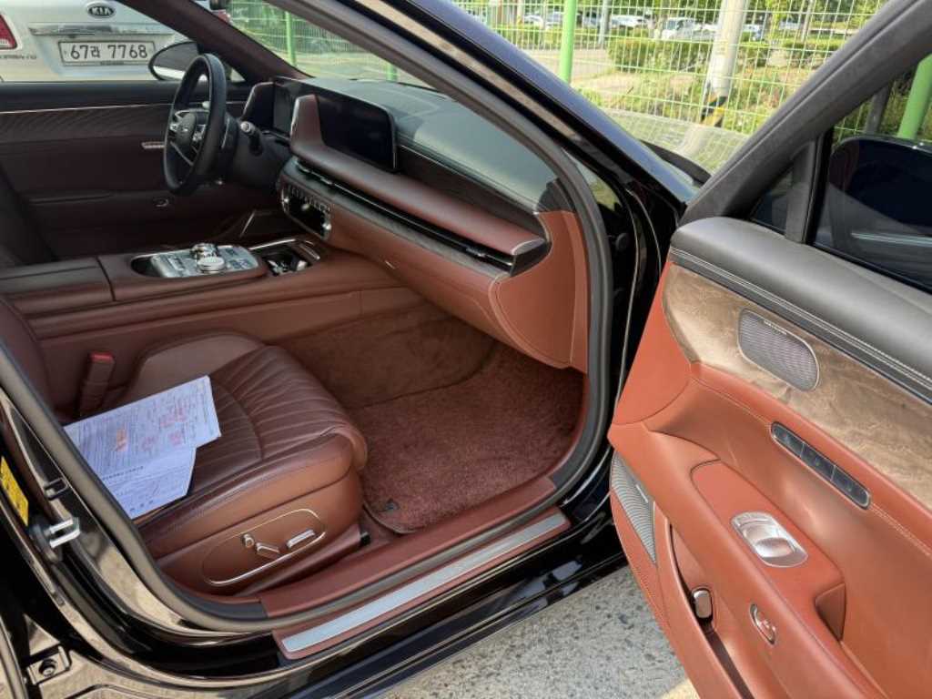 Genesis G90 - Vista 7
