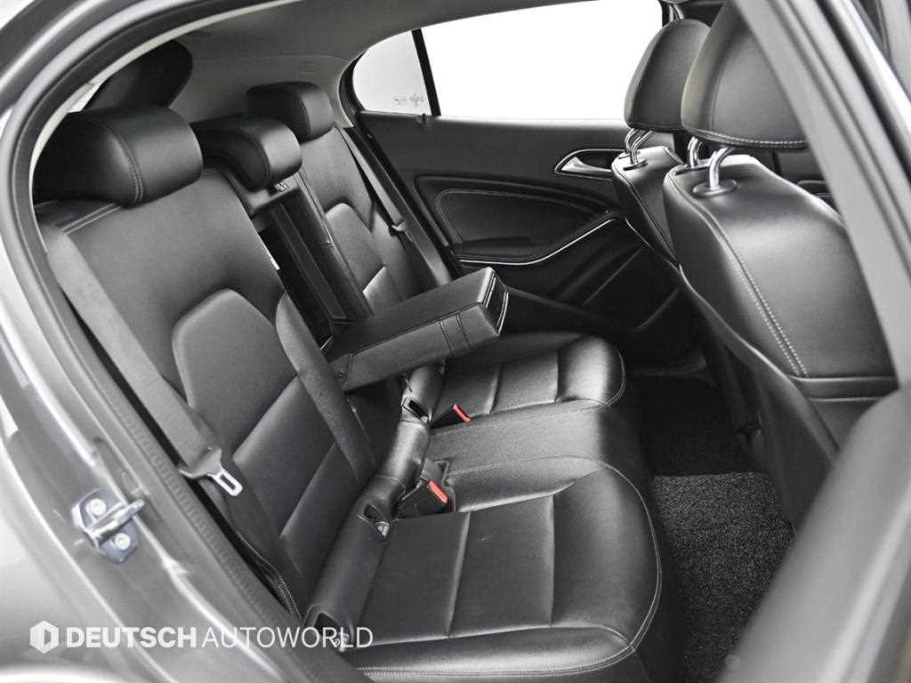 Mercedes Benz GLA Class - Vista 12