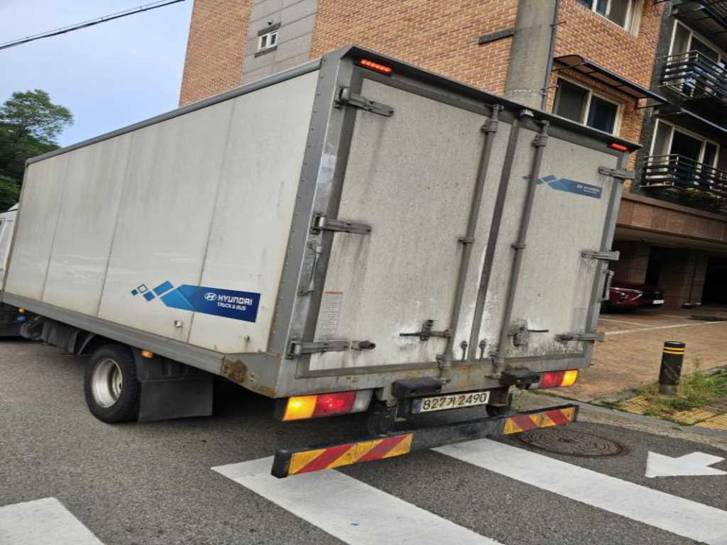 medium and large cargo truck - Vista 6