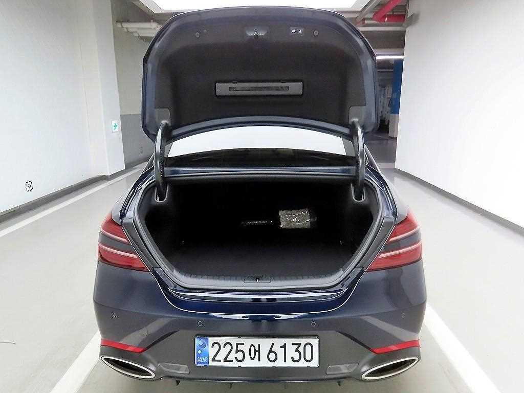 Genesis G70 - Vista 5
