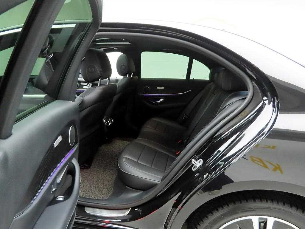 Mercedes Benz E class - Vista 12