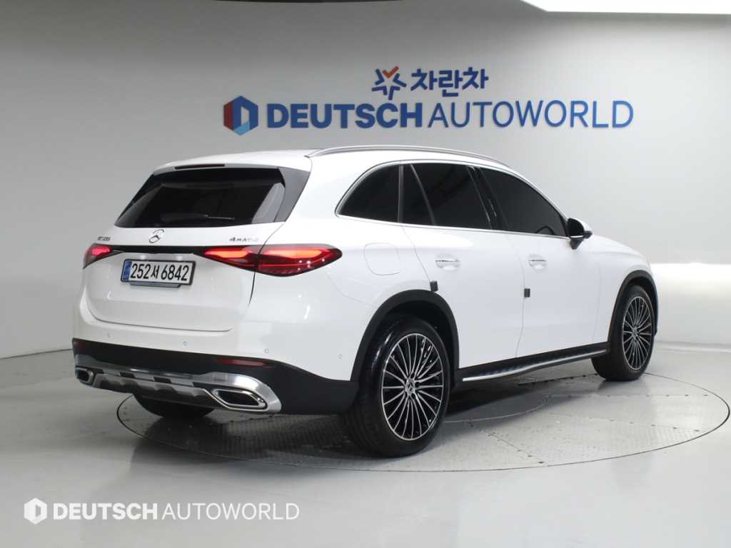 Mercedes Benz GLC Class - Vista 2