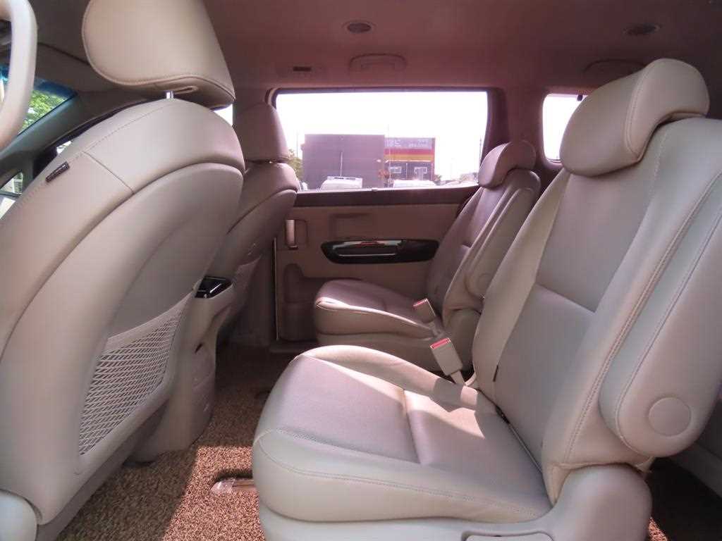 KIA Carnival - Vista 6