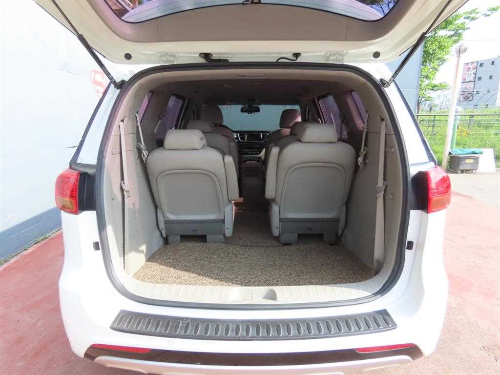 KIA Carnival - Vista 5