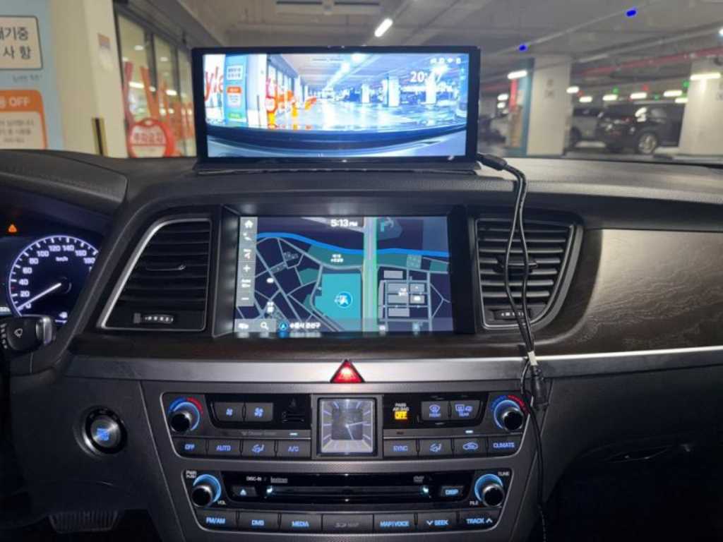 HYUNDAI Genesis - Vista 10