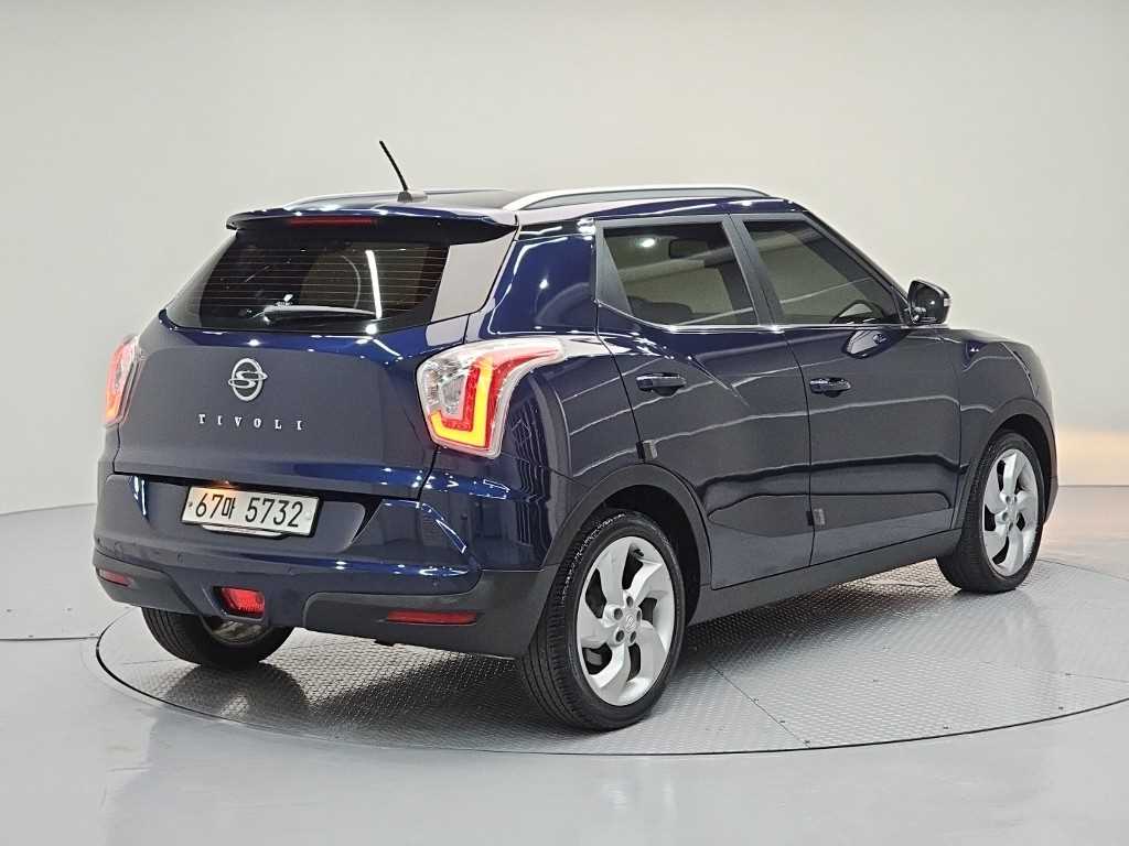 Ssangyong Tivoli - Vista 4