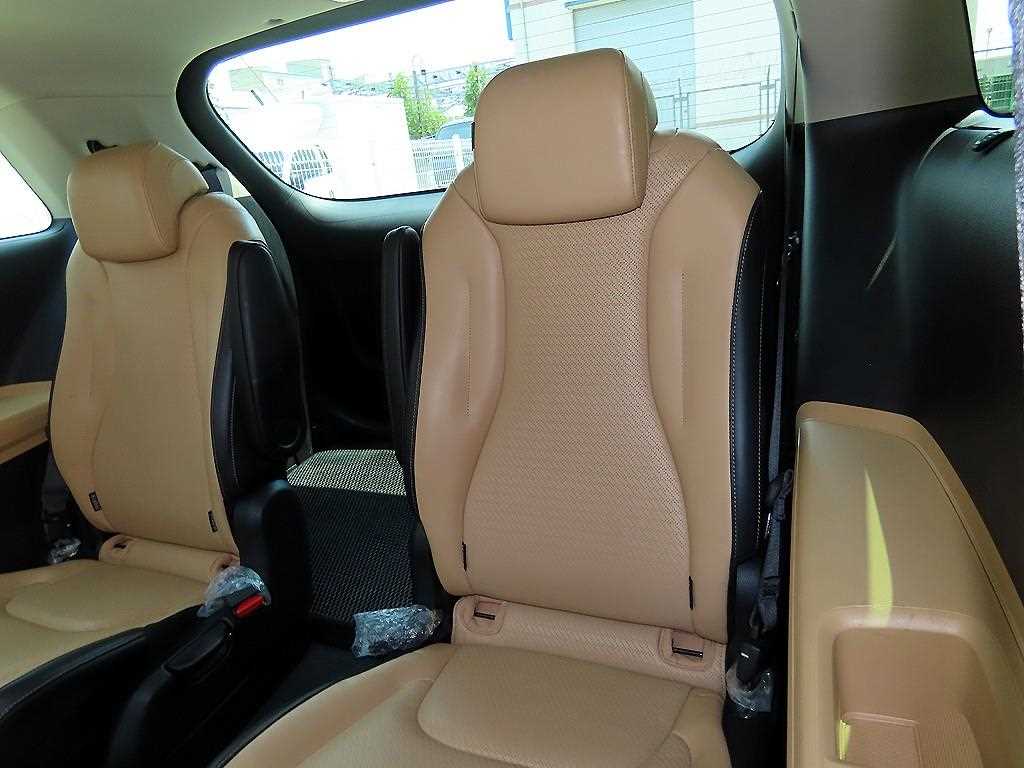 KIA Carnival - Vista 7