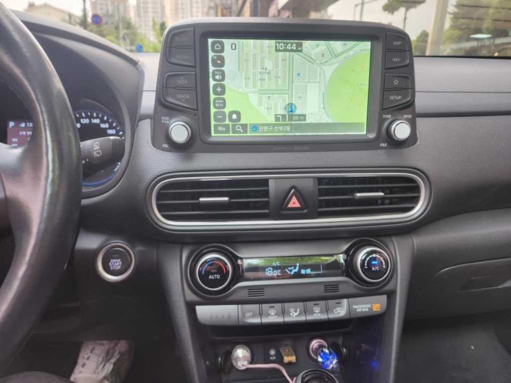 HYUNDAI Kona - Vista 7
