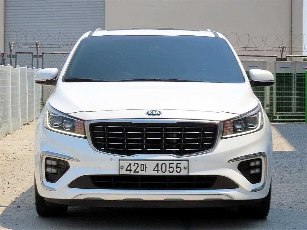 KIA Carnival 2019 the color of pearl - Importación desde Corea - HF Imports Iquique - Foto 1