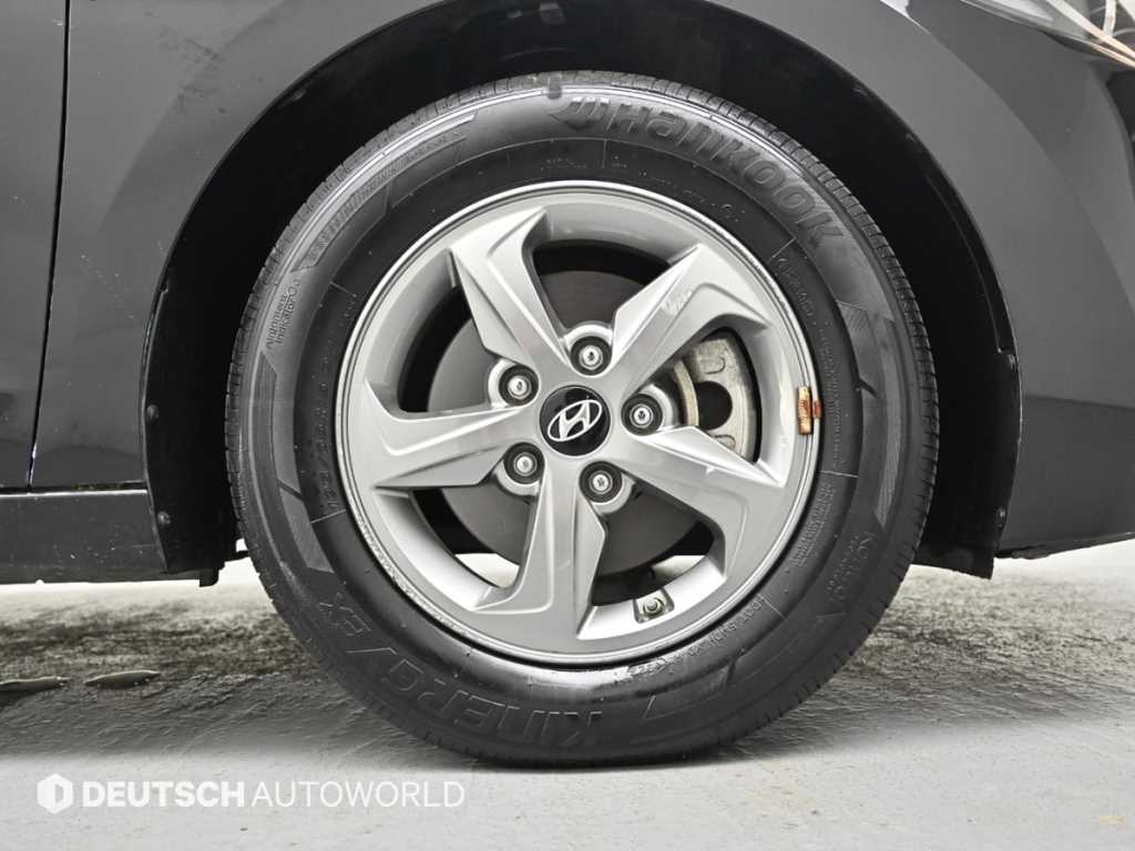 HYUNDAI Avante - Vista 5