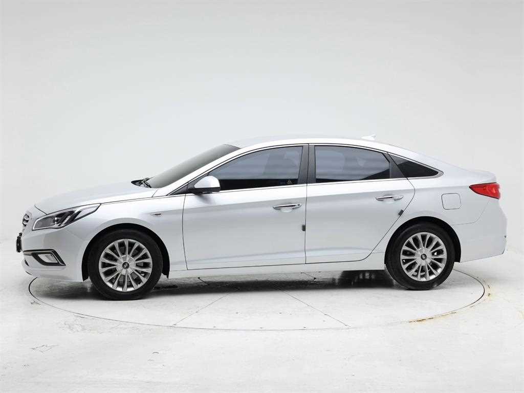 HYUNDAI Sonata - Vista 3