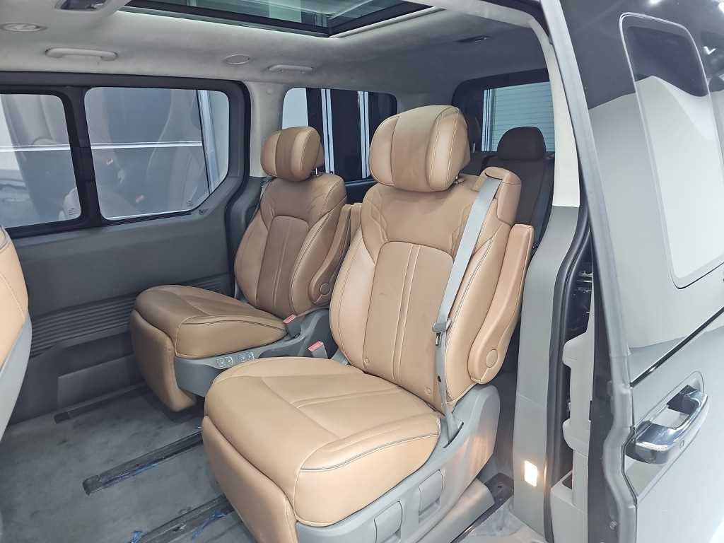 HYUNDAI Staria - Vista 12