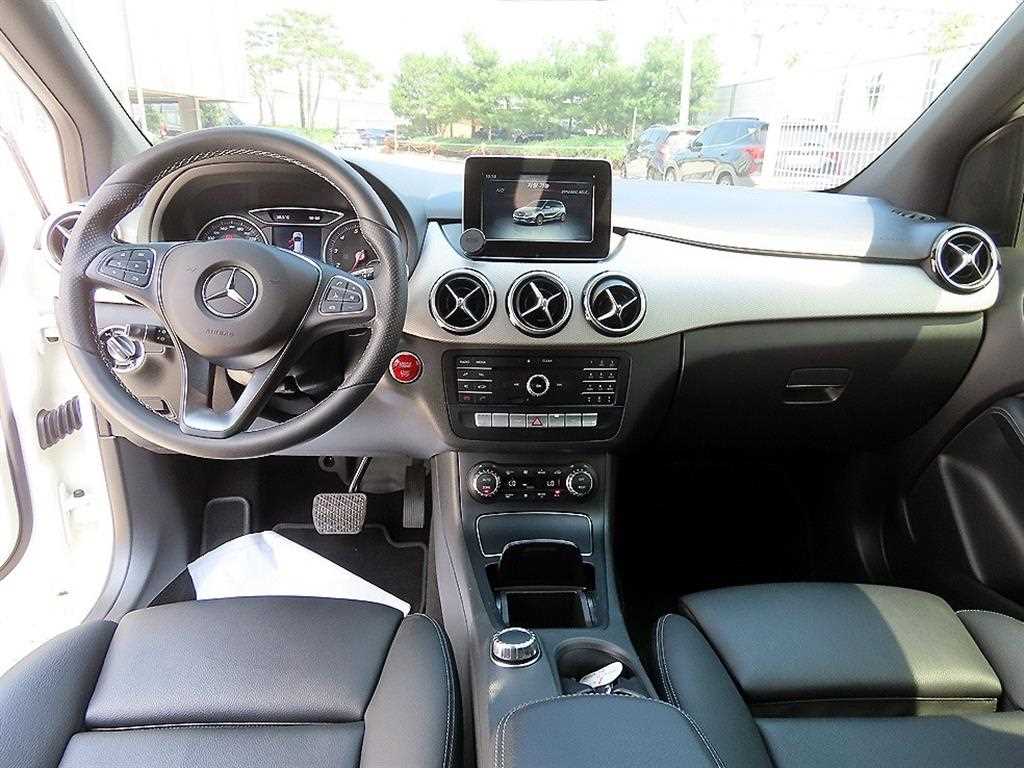 Mercedes Benz B Class (MY B) - Vista 7