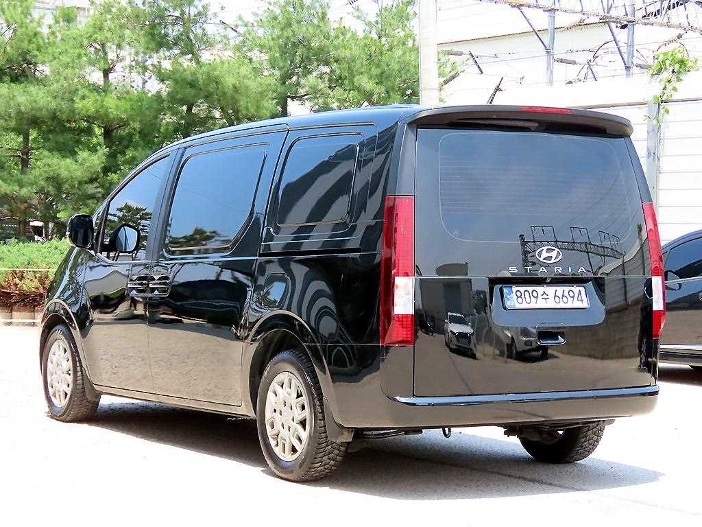 HYUNDAI Staria - Vista 3