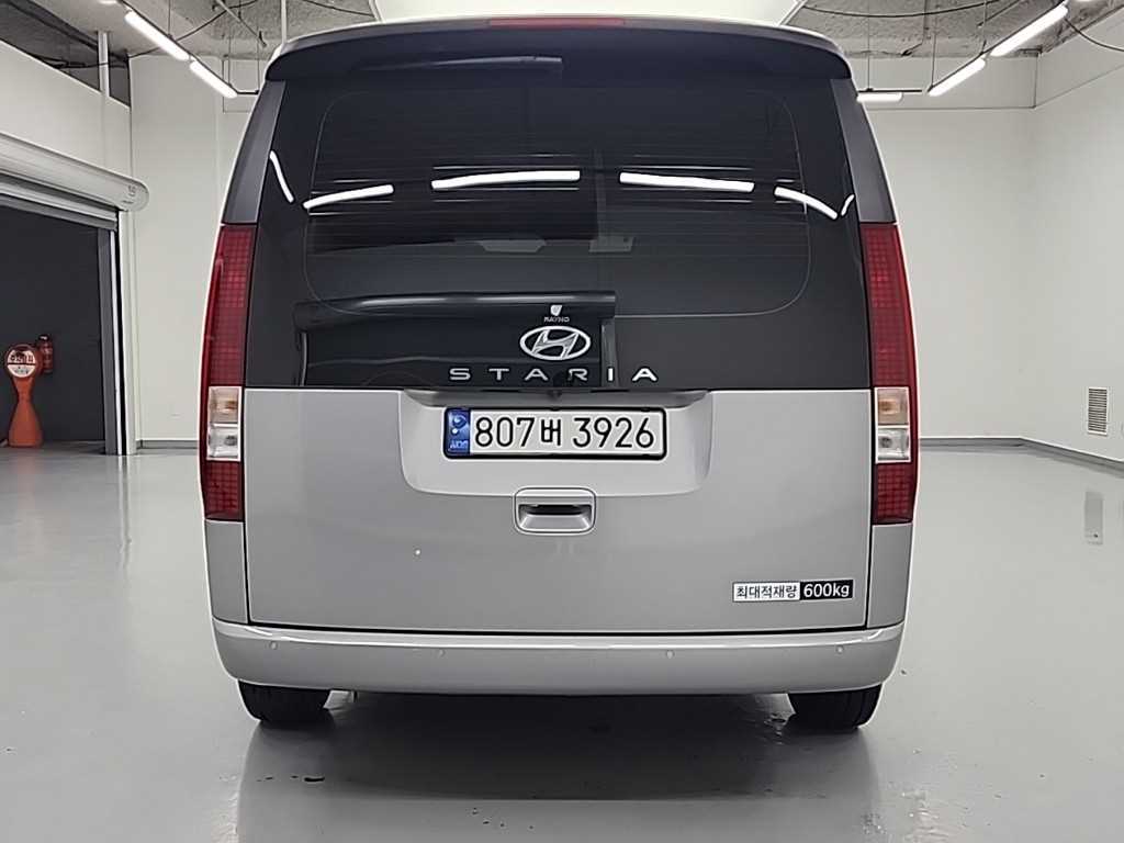 HYUNDAI Staria - Vista 3