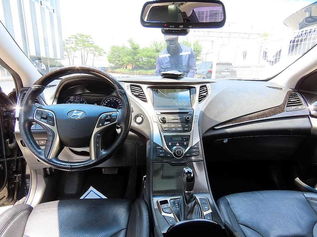 HYUNDAI Grandeur - Vista 7