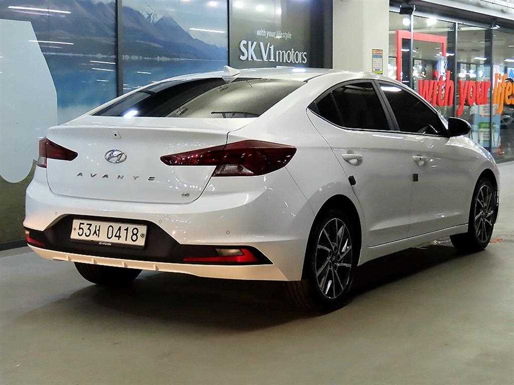 HYUNDAI Avante - Vista 4