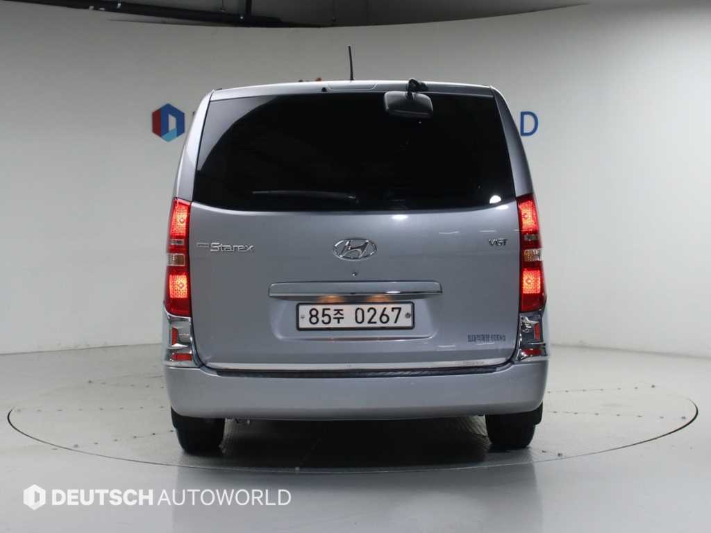 HYUNDAI Starex - Vista 4