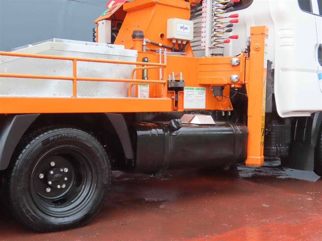Small Truck Complaint (complaint vehicle) - Vista 6