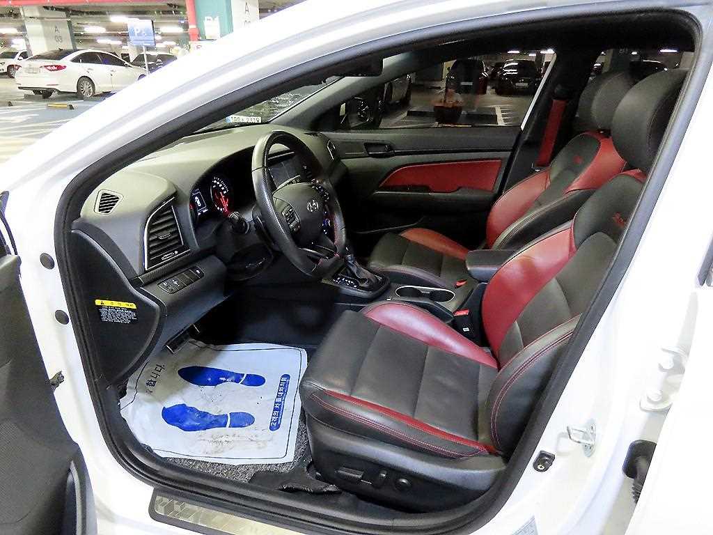HYUNDAI Avante - Vista 6