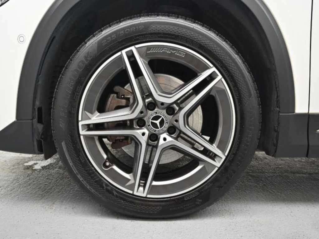 Mercedes Benz GLA Class - Vista 5
