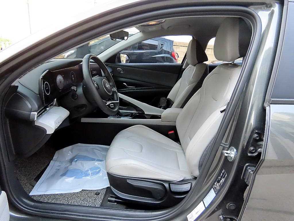 HYUNDAI Avante - Vista 5