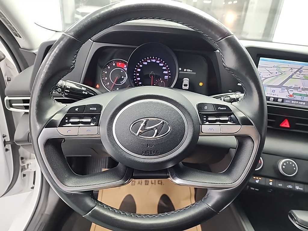 HYUNDAI Avante - Vista 9
