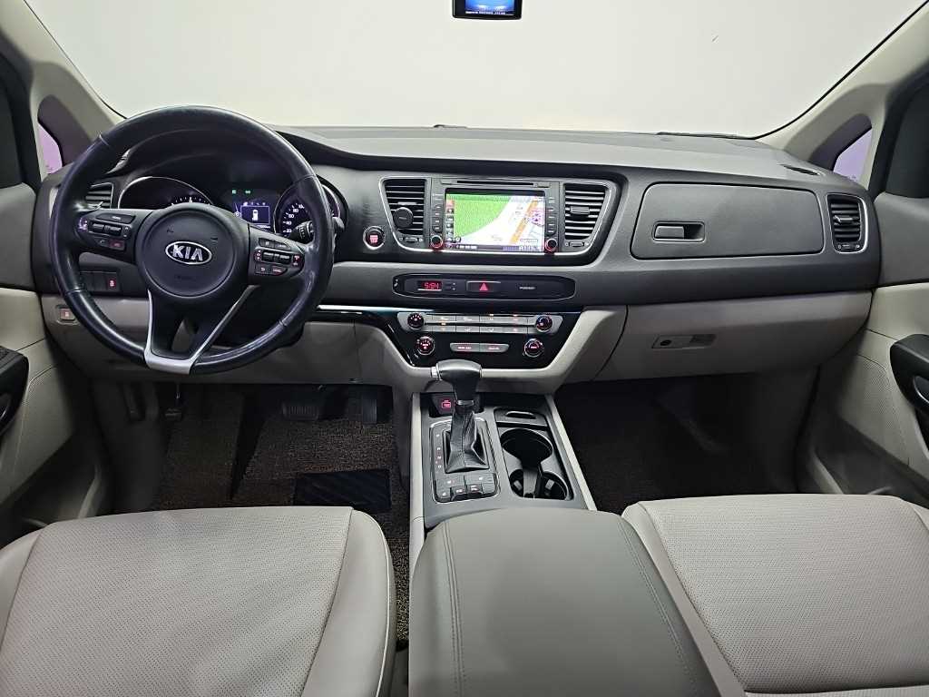 KIA Carnival - Vista 7