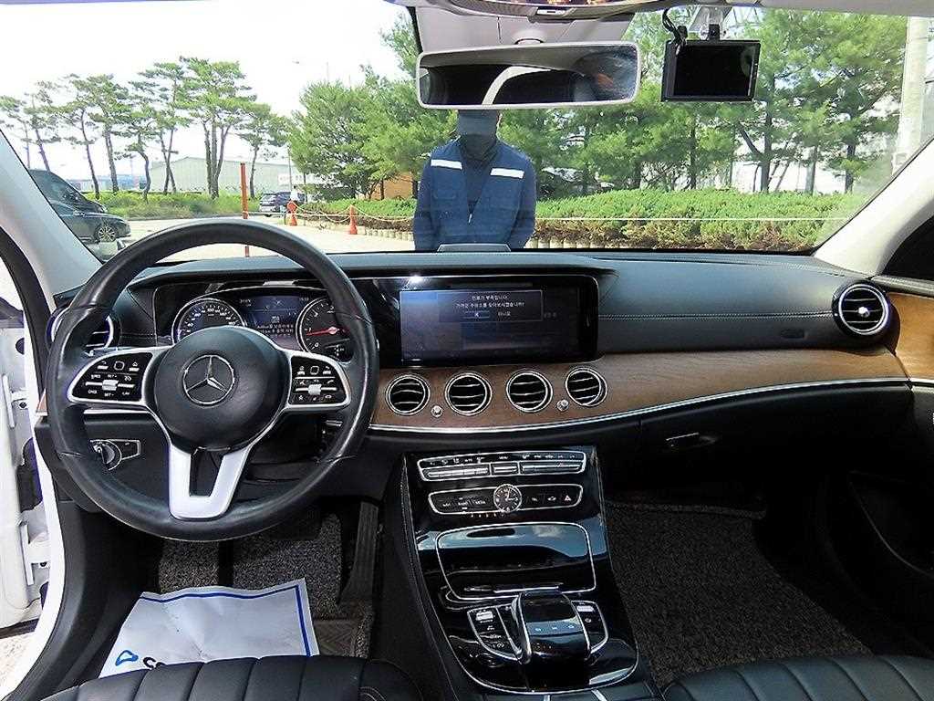 Mercedes Benz E class - Vista 7