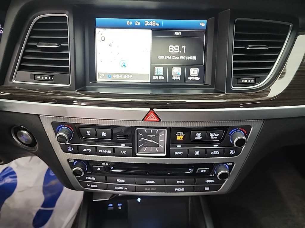 Genesis G80 - Vista 10