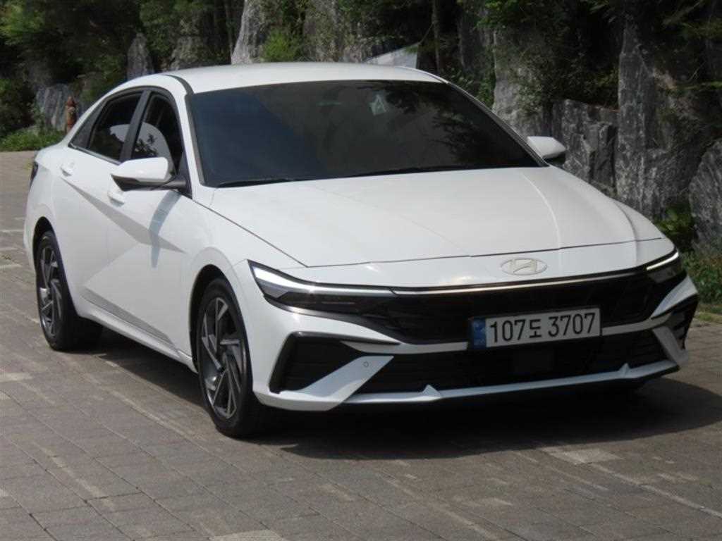 HYUNDAI Avante - Vista 2