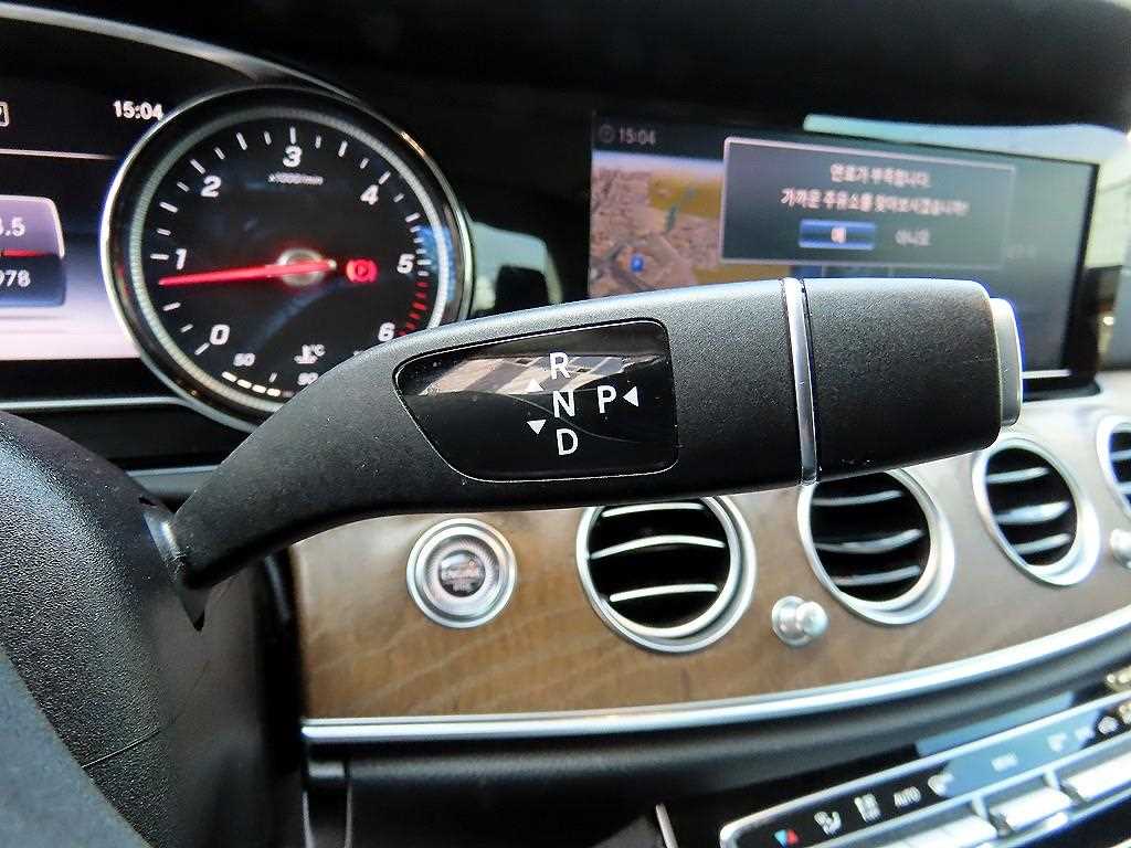 Mercedes Benz E class - Vista 10