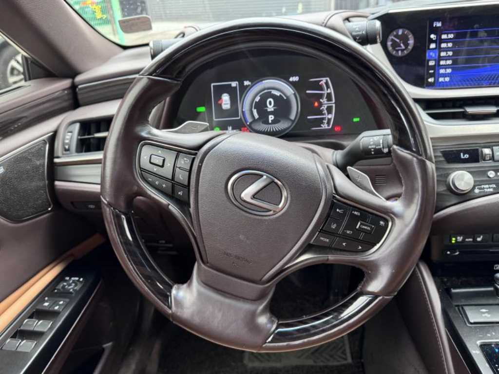 Lexus ES - Vista 10