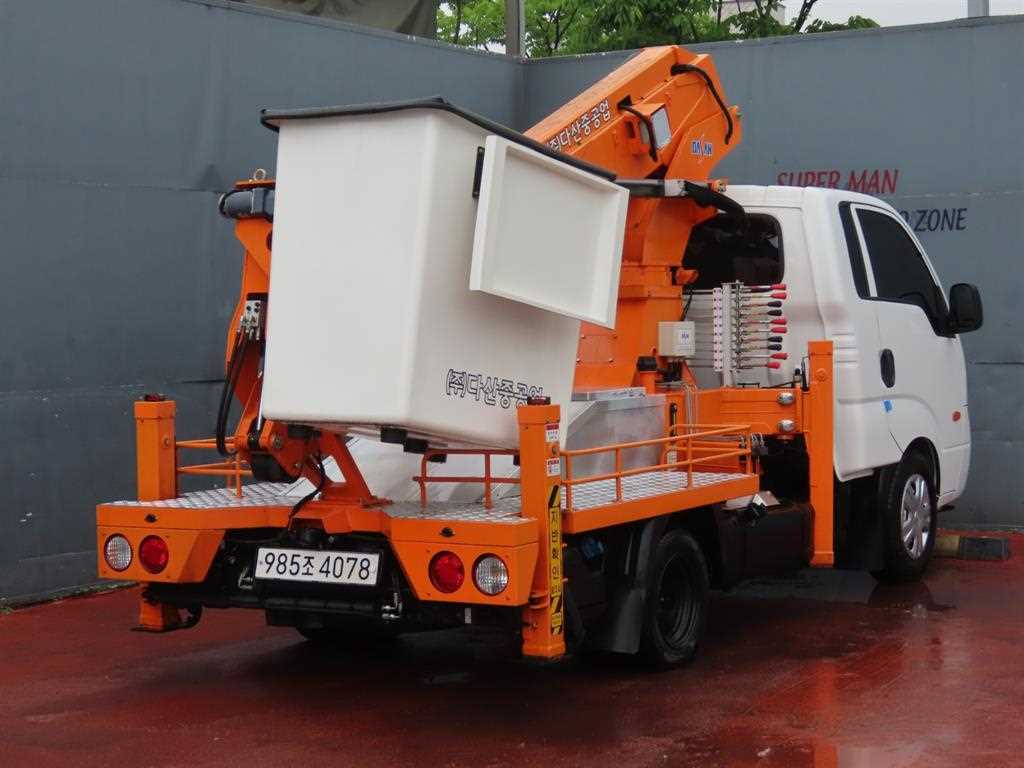 Small Truck Complaint (complaint vehicle) - Vista 4