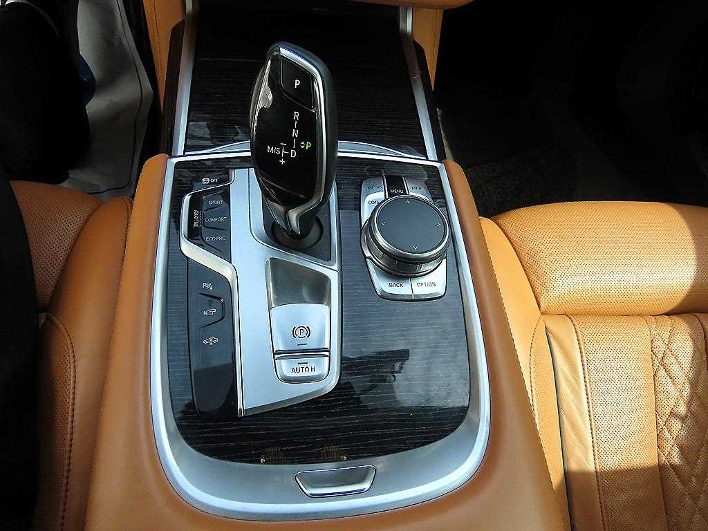 BMW 7 Series - Vista 11