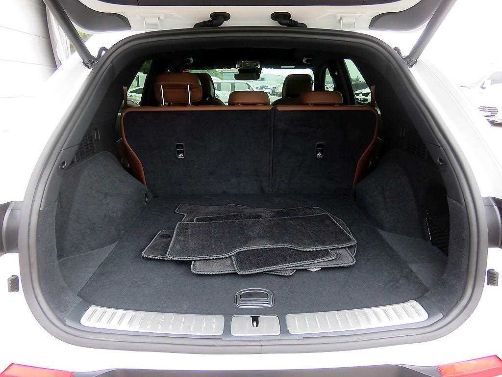 Genesis GV70 - Vista 5