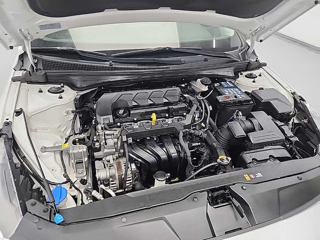 HYUNDAI Avante - Vista 5