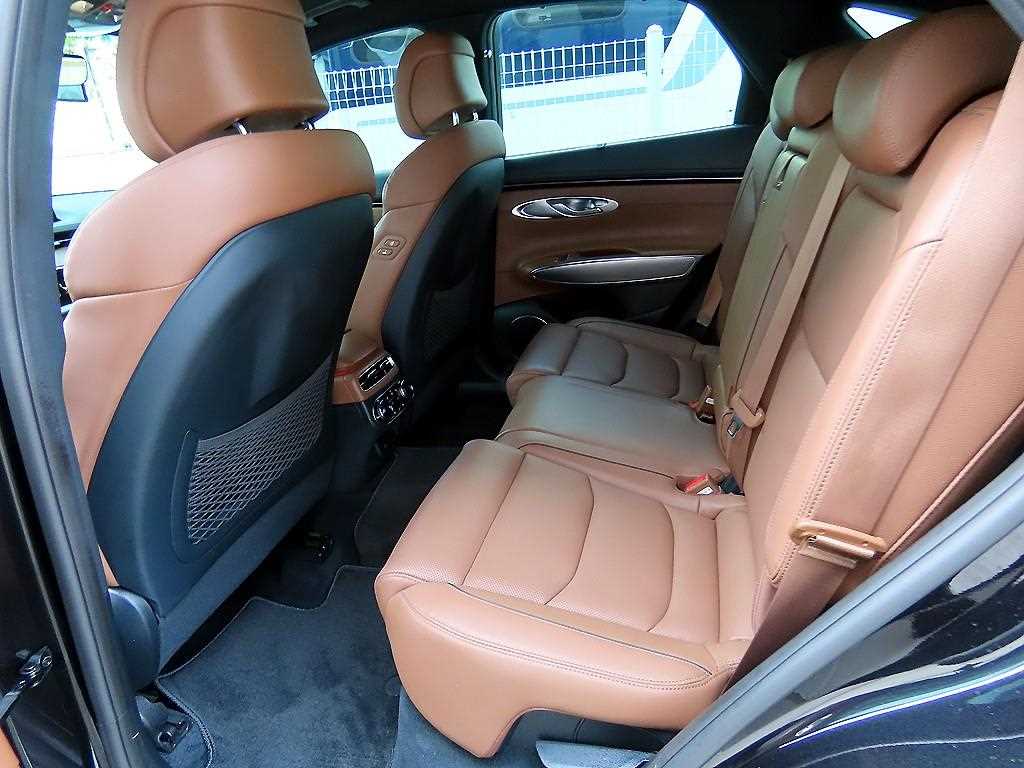 Genesis GV70 - Vista 6