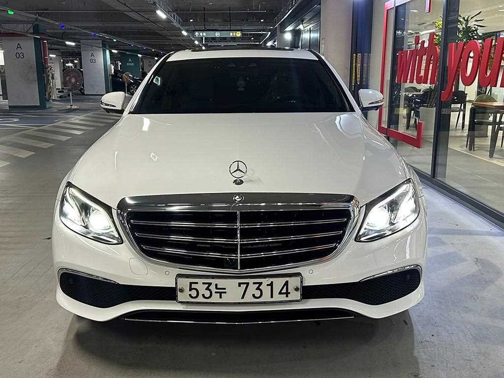 Mercedes Benz E class - Vista 3