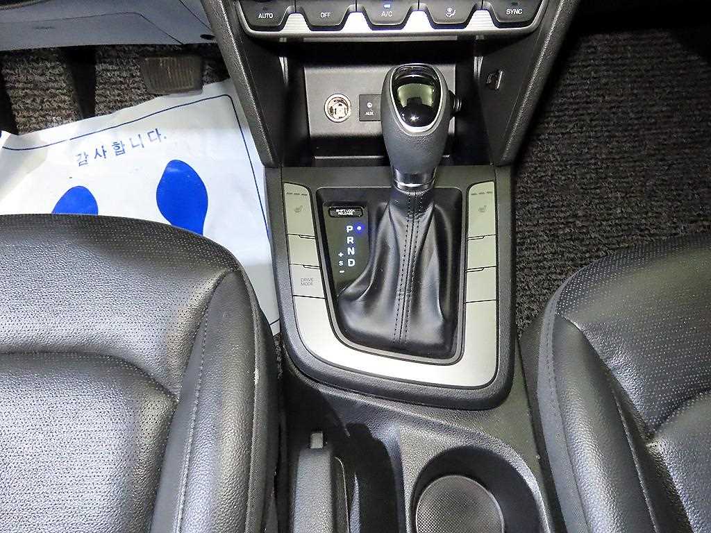 HYUNDAI Avante - Vista 12
