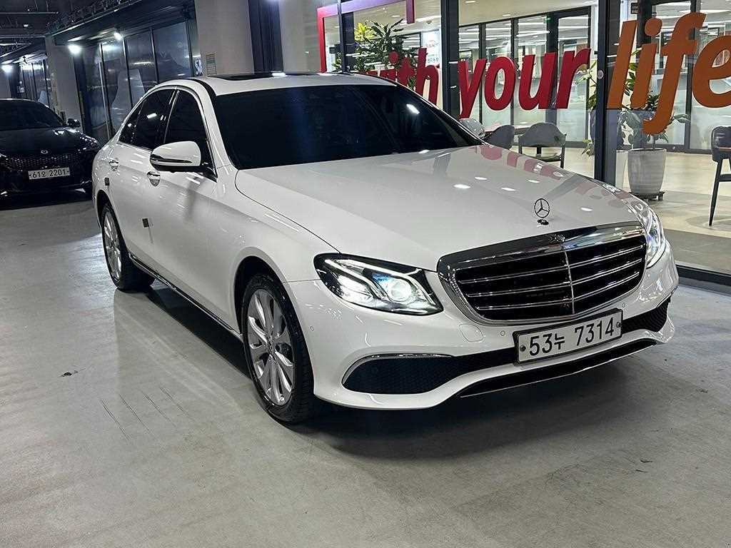 Mercedes Benz E class - Vista 2