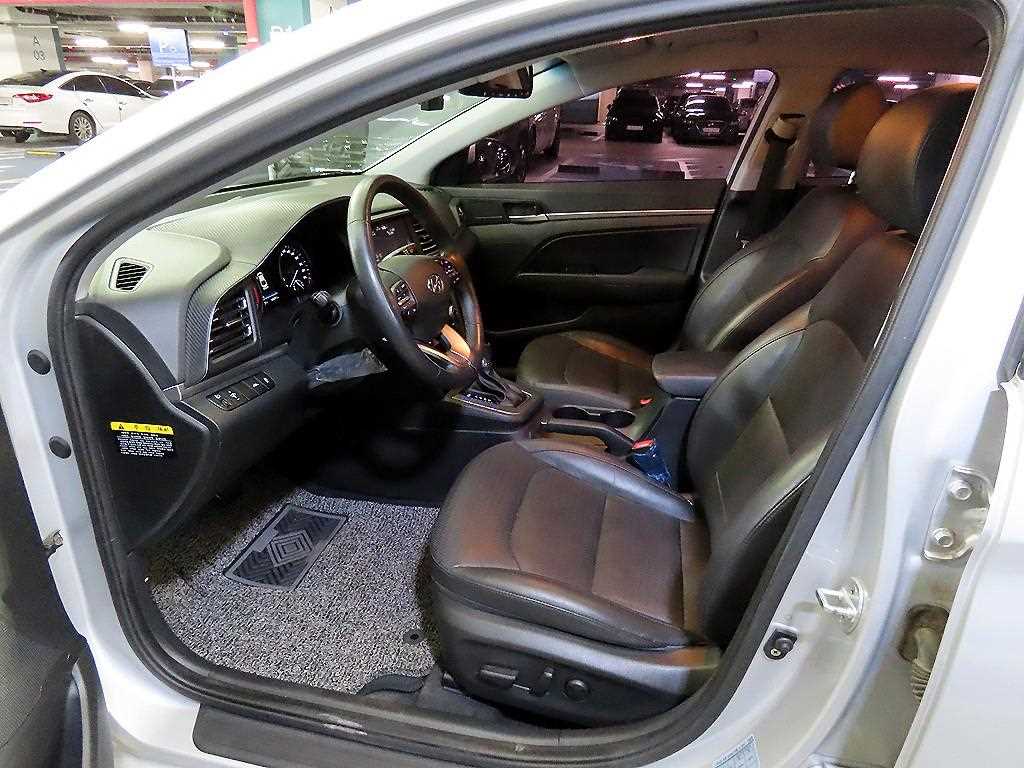 HYUNDAI Avante - Vista 6