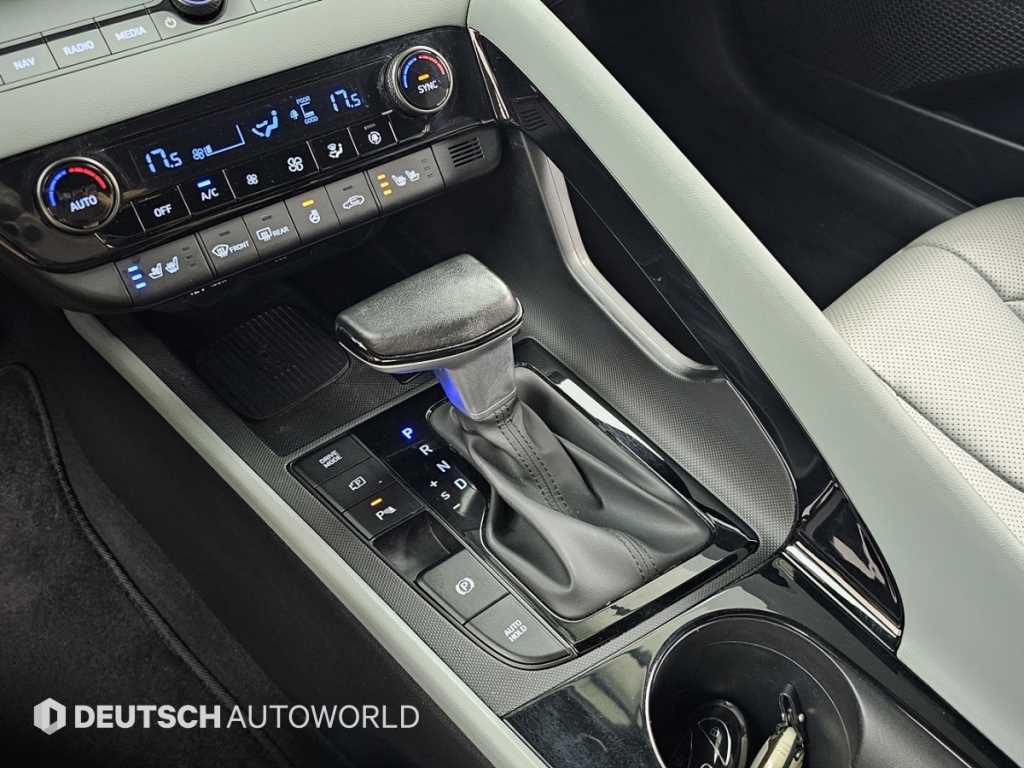 HYUNDAI Avante - Vista 9