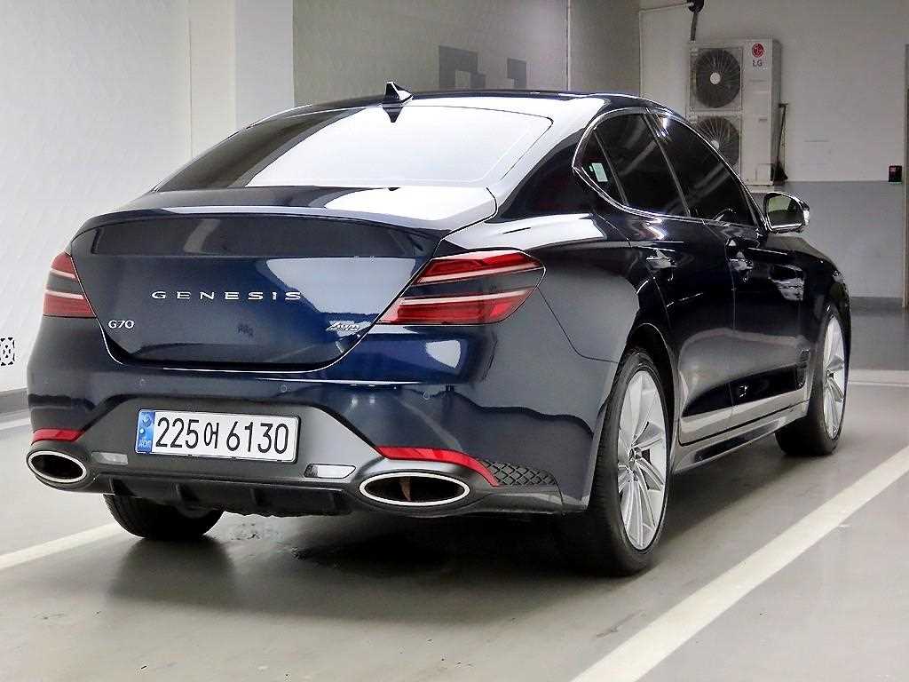 Genesis G70 - Vista 4